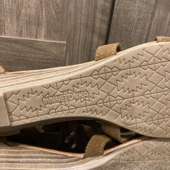 Minnetonka Suede Sandals Fringe Brown - Picture 11 of 11